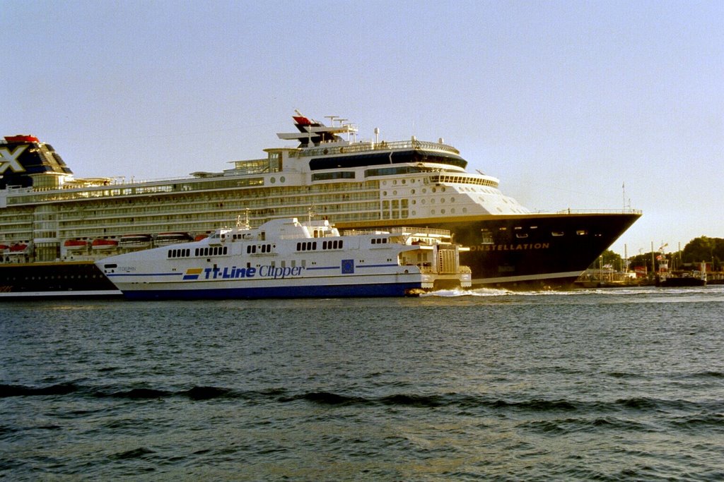 Constellation und Clipper - Warnemünde by Uli Zett