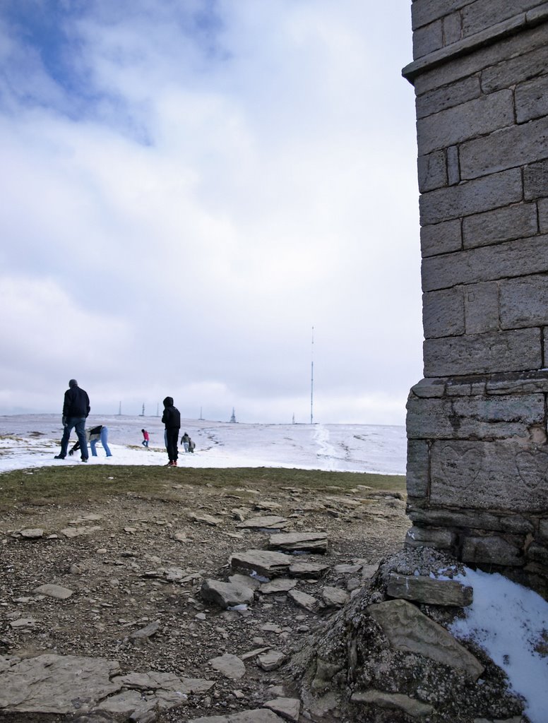 Kids playing in the snow on the Pike by paul-griffiths@live.…