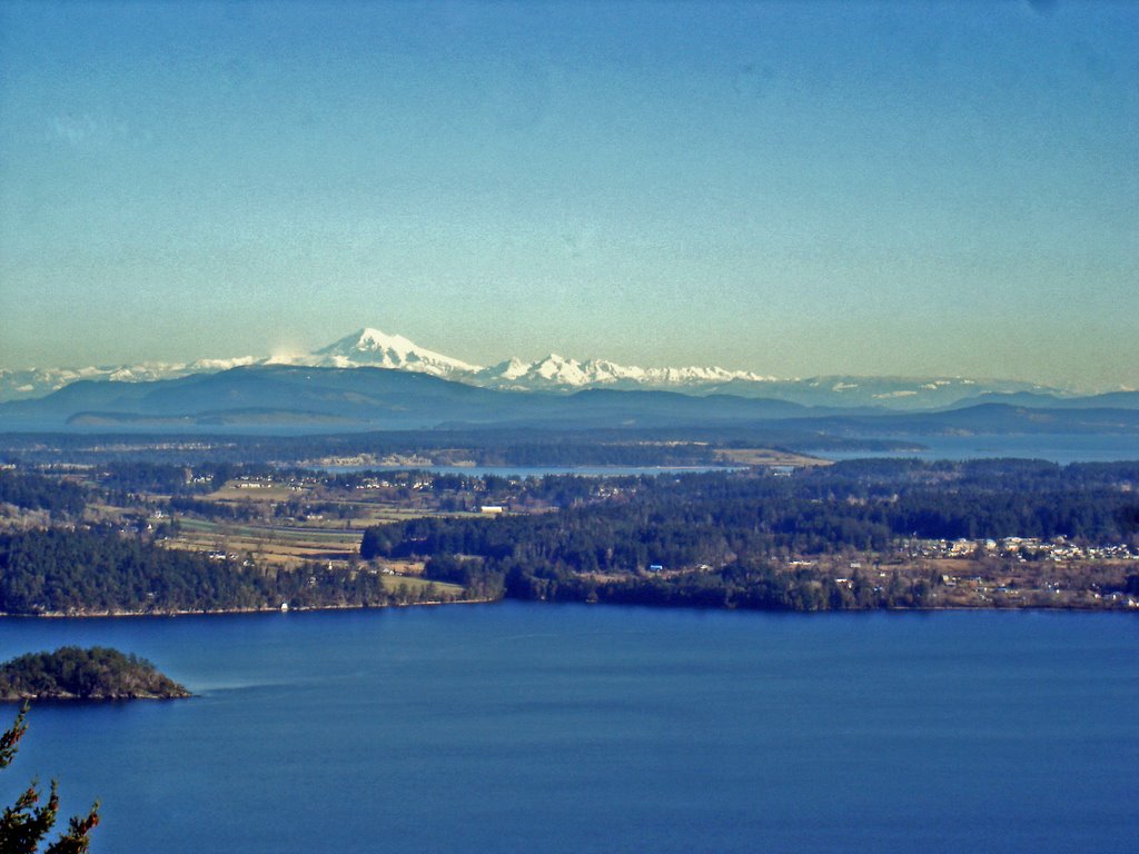 Mt Baker from the Malahat by warmoo