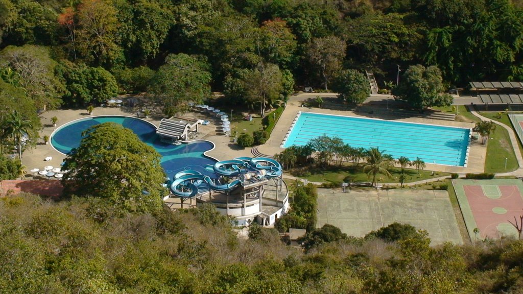 piscinas del club oricao by fran hernandez