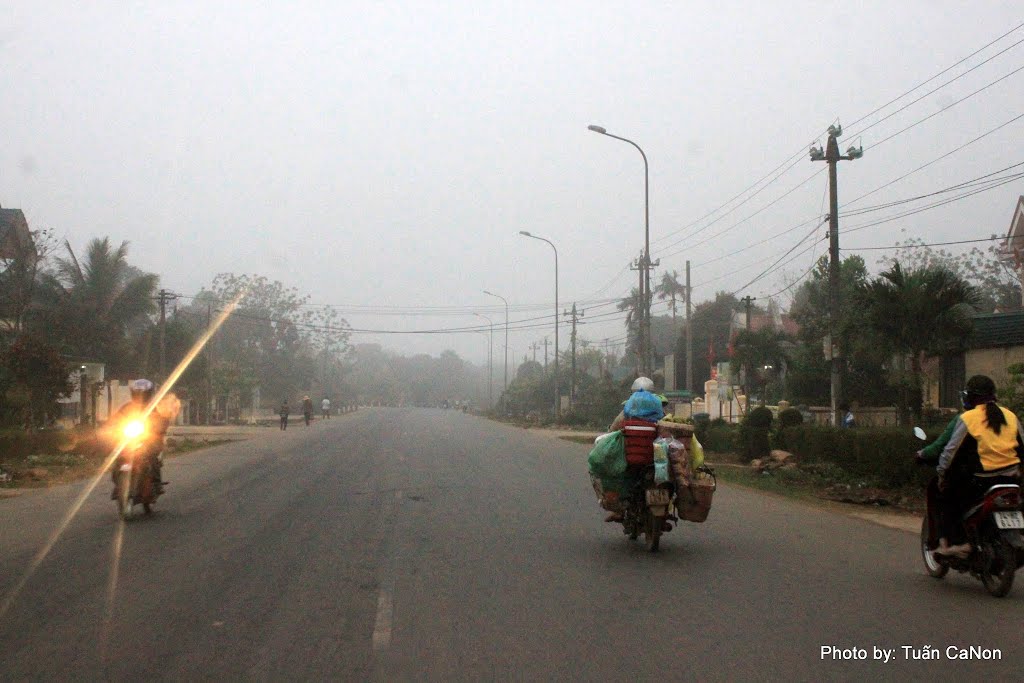 Lao Bảo phố by Tuấn Canon