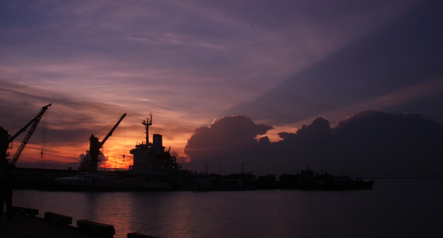 Pelabuhan Tarakan by Awaluddin Jalil