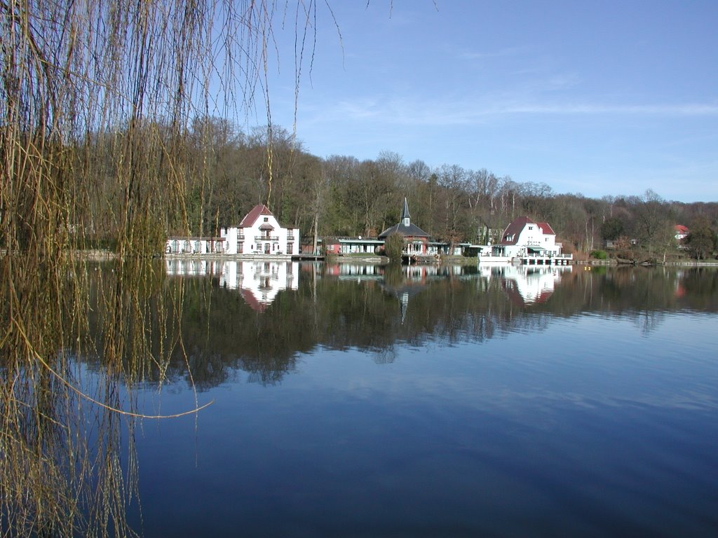 Genval Lake by HaraldBorst