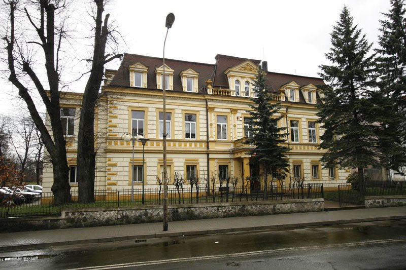 Court and public prosecutor's office in Lubań by www.tomaszgola.com