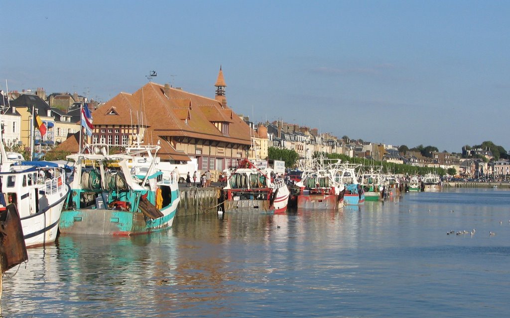 Trouville, Le port de pêche by Gérard Liétout