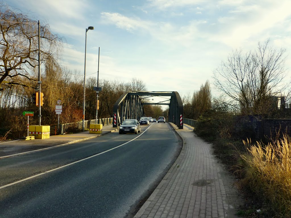 Adenauerallee mit Kanalbrücke (Gelsenkirchen-Bismarck) / 29.12.2012 by Iceman93 / NO VIEWS!!!