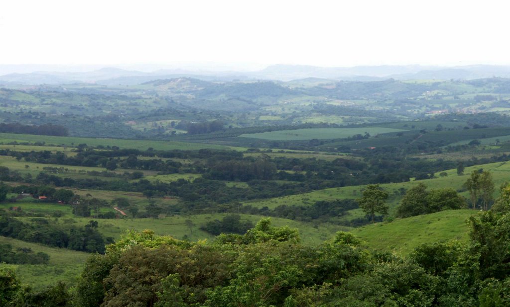 Vista da serra de Monte Santo em direcâo à Milagres e Mococa by Rainer Pfeiffer Nove…