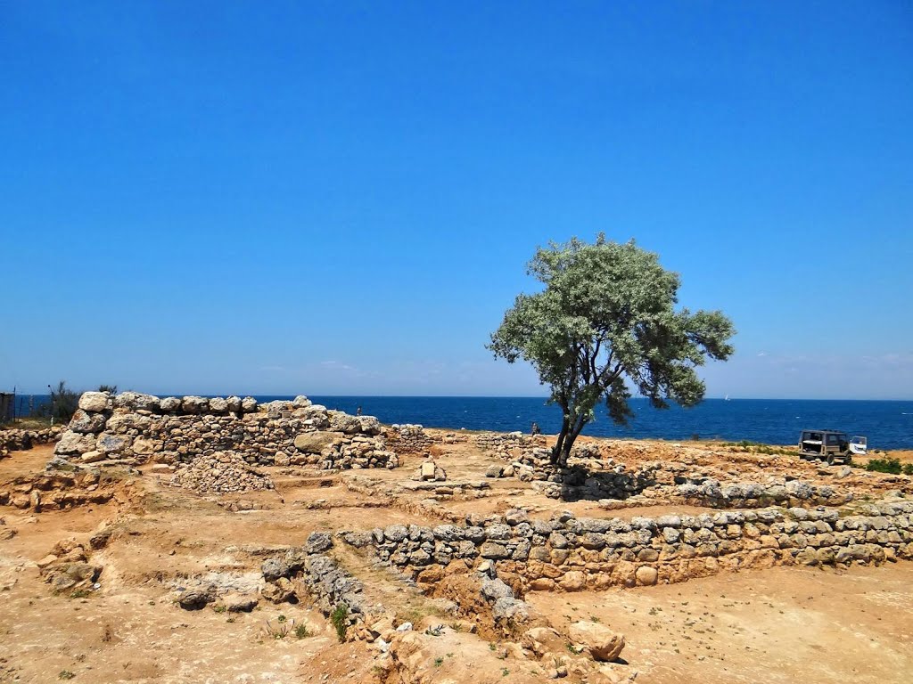 Севастополь - руїни античної садиби, Sevastopol - Ruins of the ancient household by hranom