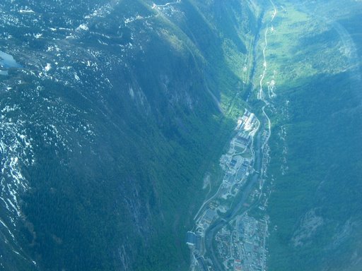 Over Rjukan sentrum by robina