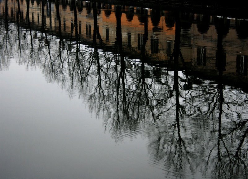 Riflesso naviglio pavese by antonio8101