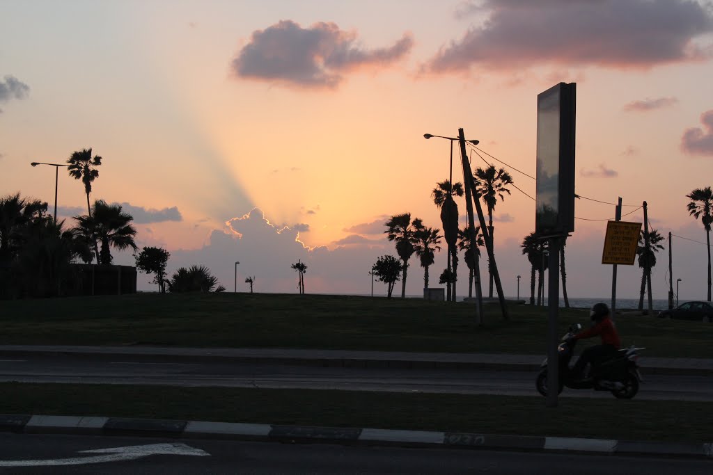 A sunset in Tel Aviv by Genet