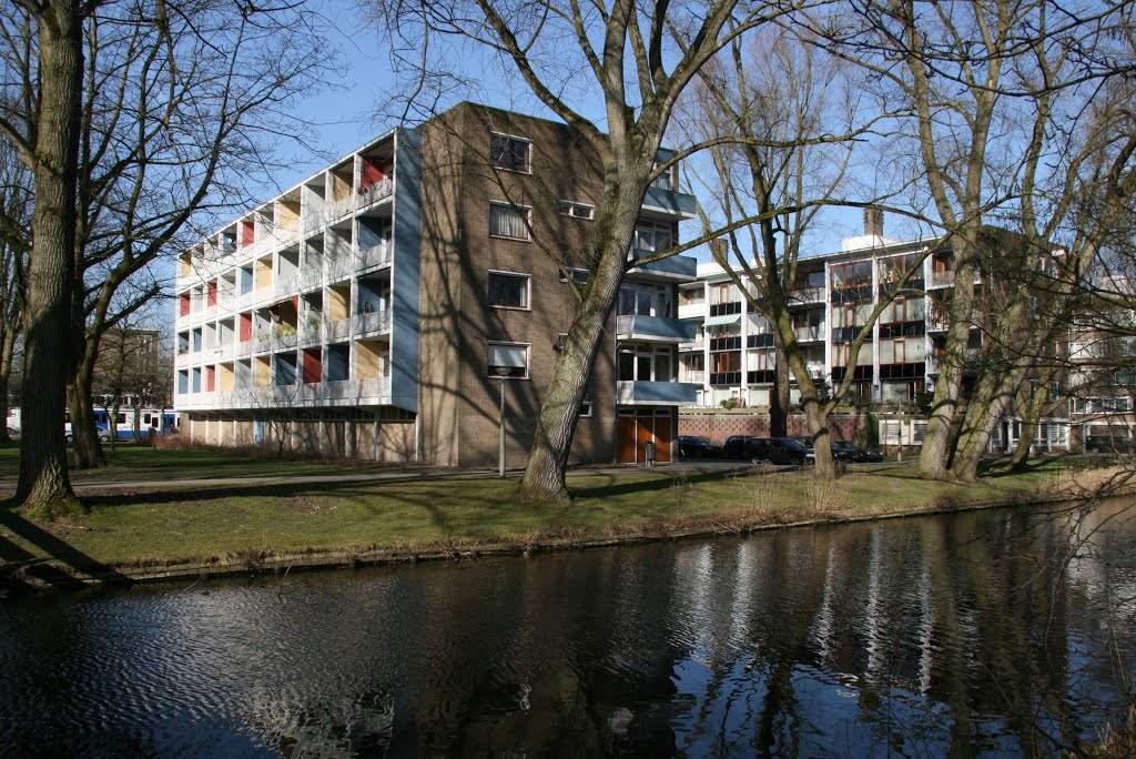 Beethovenstraat vanuit het Beatrixpark in Amsterdam by Carl030nl