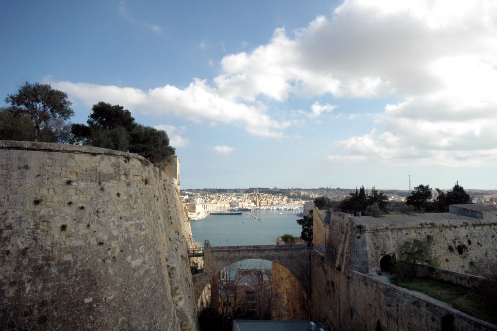 View over Lascaris War Rooms to Senglea by GEPANET