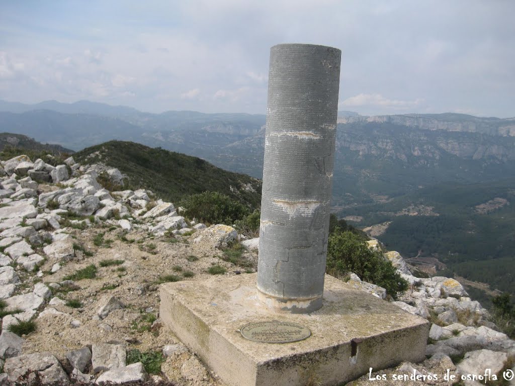 Vertice Geodésico en el Puig de la Cabrafiga, 613 m. by Los senderos de osnofla