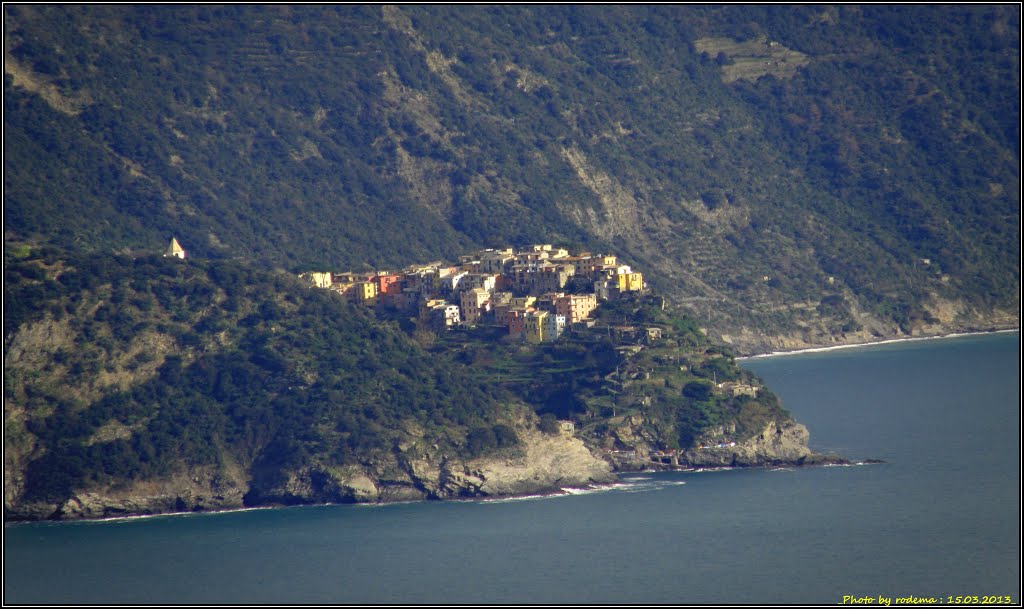 Le Cinque Terre: Corniglia vista da Punta Mesco. by Rodema