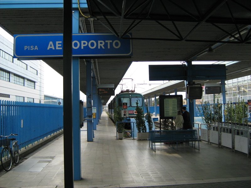 Pisa AirPort (Train Station) by homayonifar