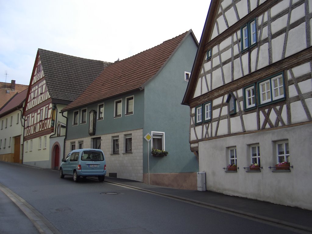 Fachwerk gegenüber der Erlenbacher Kirche by StephanHitzel