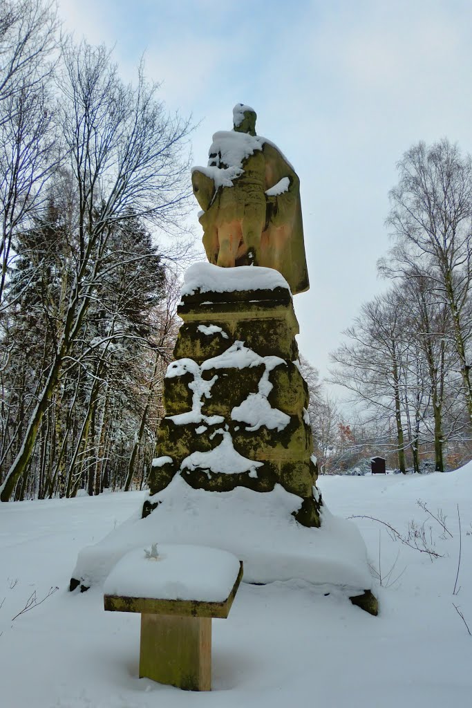 Albrecht der Bär mit Schneemaske by KitShellin