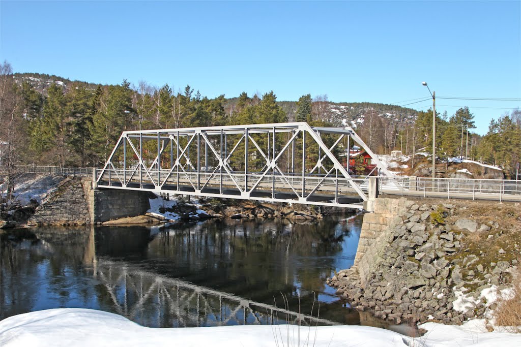 Gullestadbrua på Evje by GHS