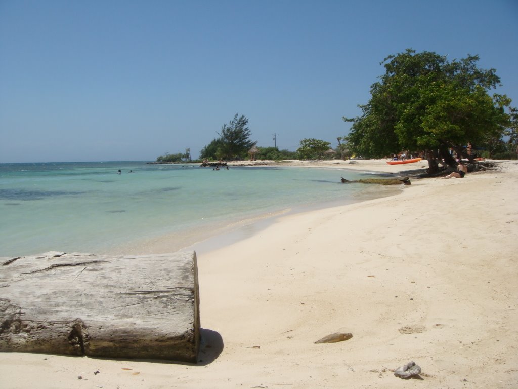 Playa Publica Chepes / Chepes Public Beach by robertohonduras85