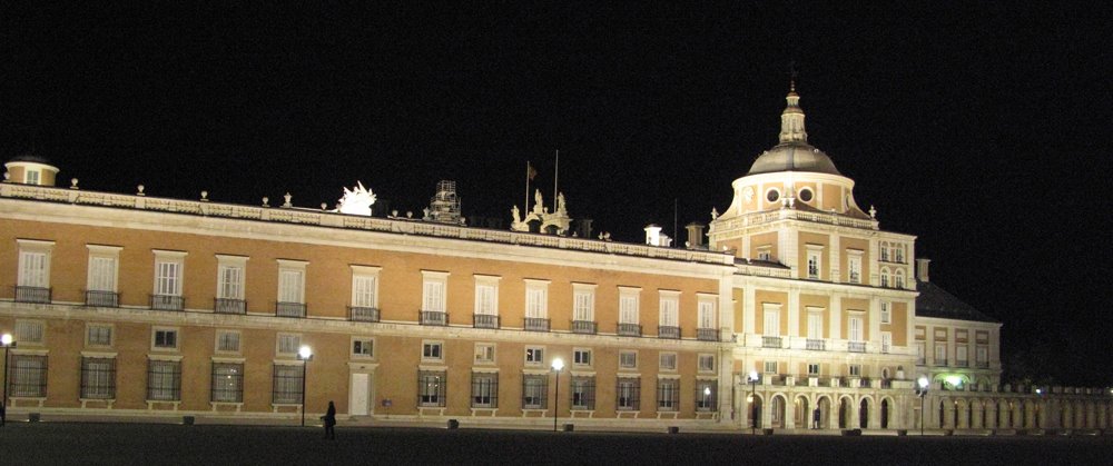 Aranjuez, Spain. Palacio Real by night by Eivind Friedricksen