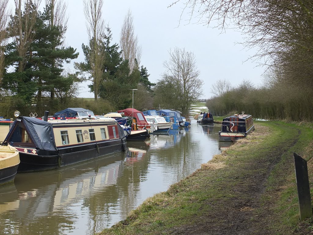 North Kilworth canal side walk. by Bobsky.