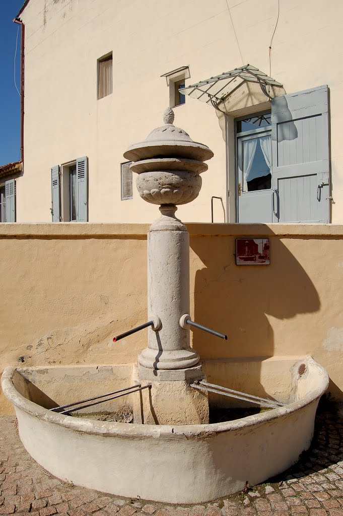 La Fontaine du Portail d’Amont by Bernard Bost