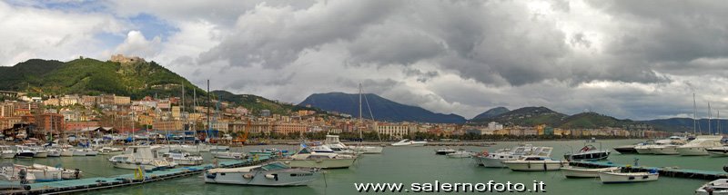 Panorama dal porto commerciale by oscarleone