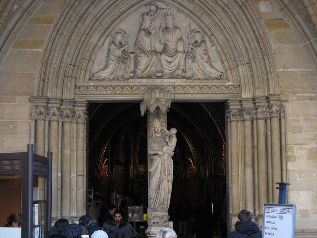 Portico de la Grand Chapelle.- entrada a la Capilla Baja by Vicente Marzal