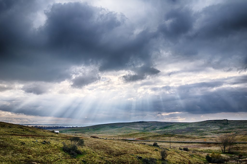 Hills along Latrobe Road by bcm79