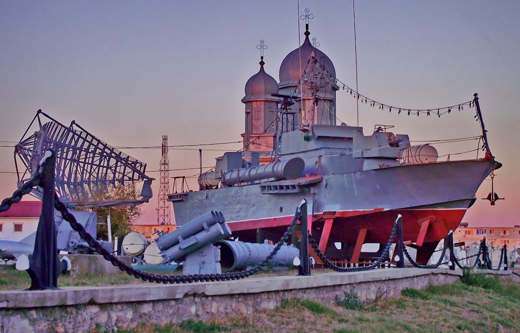 La torpediniera con aliscafo e.....Chiesa !?!?!-Navy Museum in Mangalia-Muzeul Marinei din Mangalia-Nava cu turle :-)) by Laurentiu Mitu