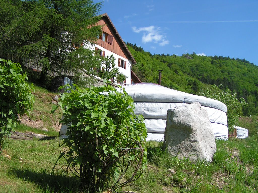 Insolite Yourte et Nature Préservée by HÔTES EN COULEURS.COM