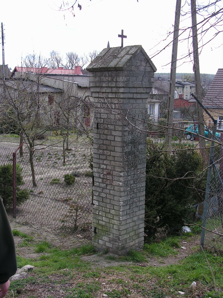 Old Evengelical Cemetery in Barcin. Remain of Gate. by wurkut