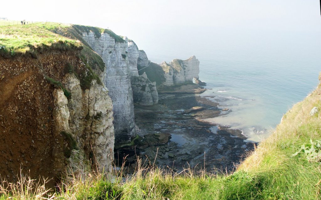 Etretat, Falaise d'Amont by Gérard Liétout