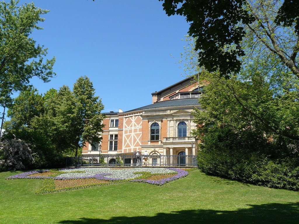 Wagners Festspielhaus by molerhans