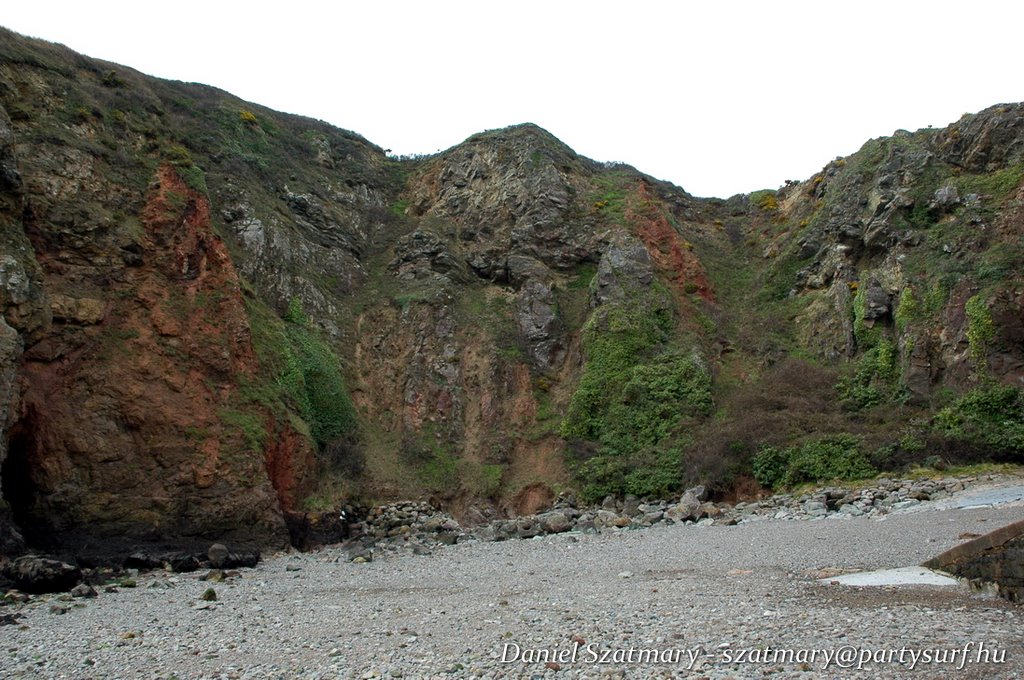 Creux Harbour - 2008.03. by Daniel Szatmary