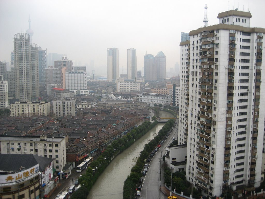 Dirty view from Jiu Long Hotel by orpon