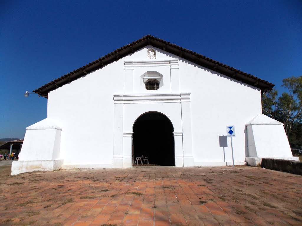 Frente Iglesia by Pablo Galan