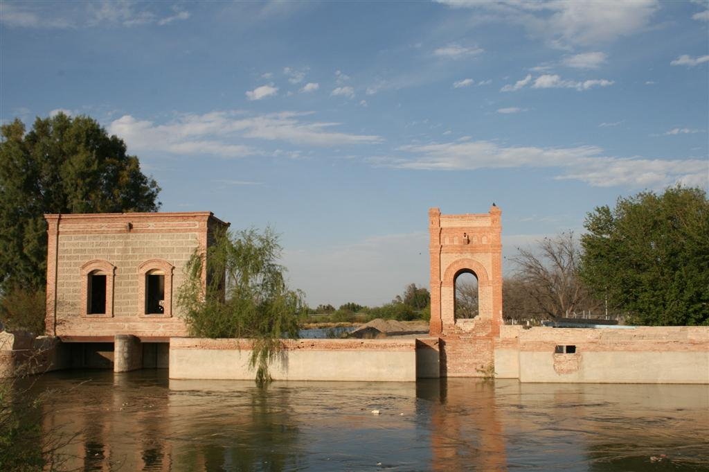 Presa de Guadalupe (cerca de F.I.M.) by Fernando del Real G