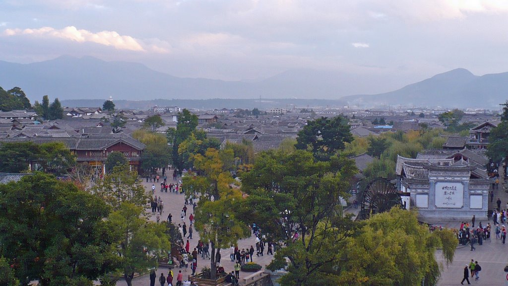 Lijiang Old Town by yvr101