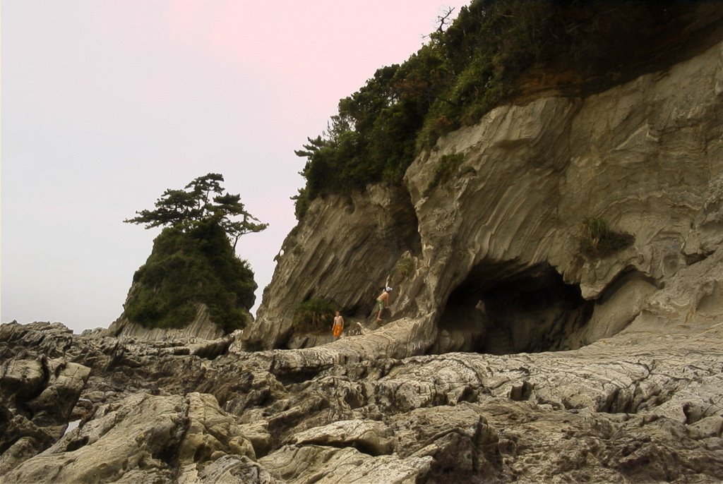 ARSAKI rocky beach by S.TADOKORO