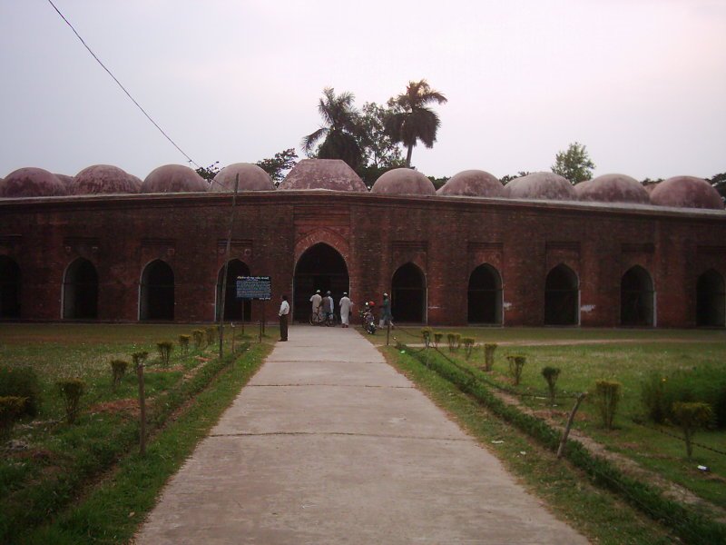 Front_view_of_Historical_60_Dome_Mosque(2005) by Md_Masood