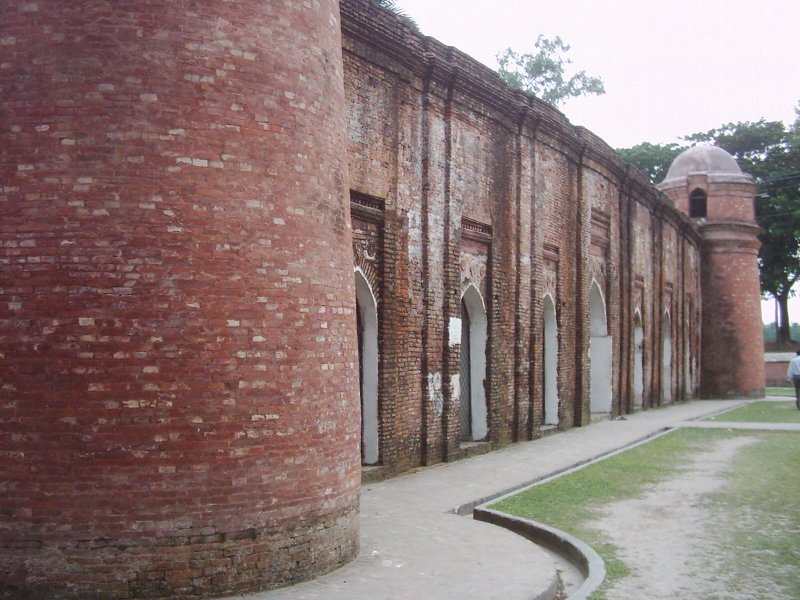 Front_view_of_60 Dome Mosque (2005) by Md_Masood