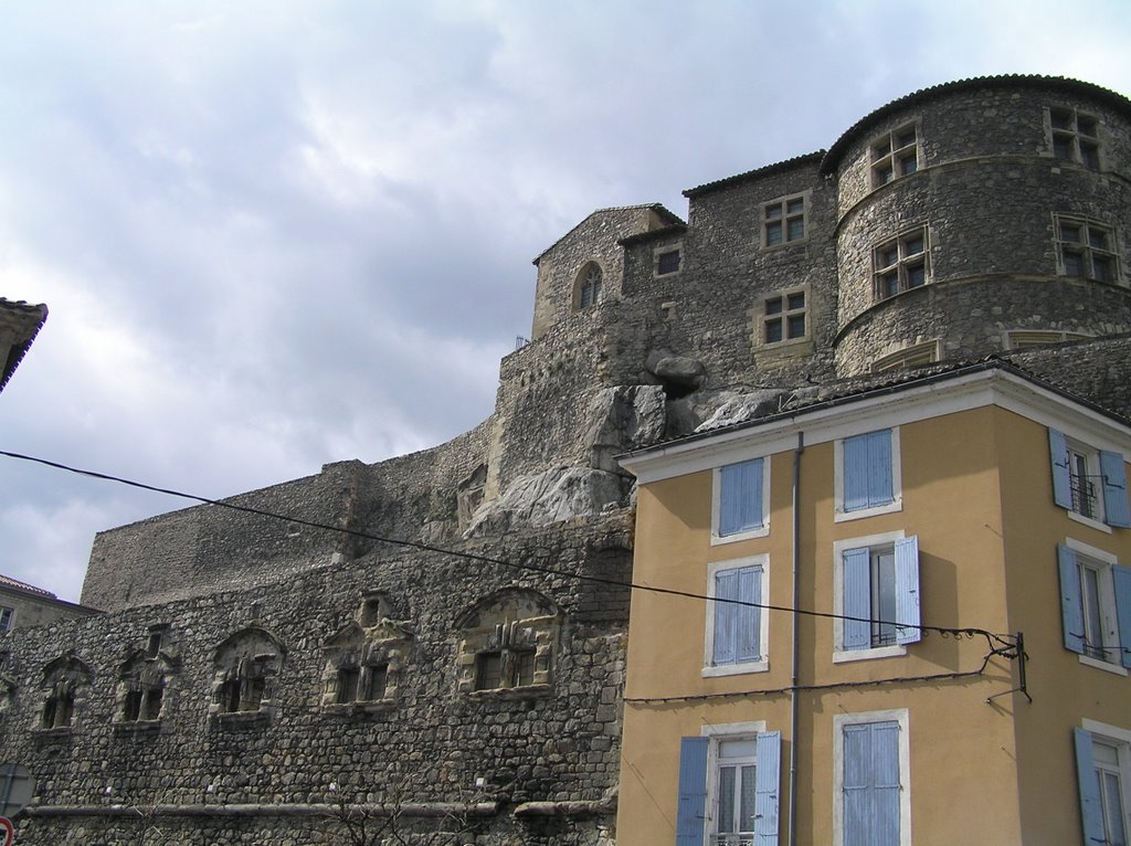 Le château de Tournon by Lafraque