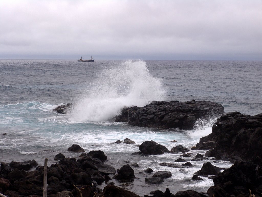 Easter Island - La mer by rokaPic40666