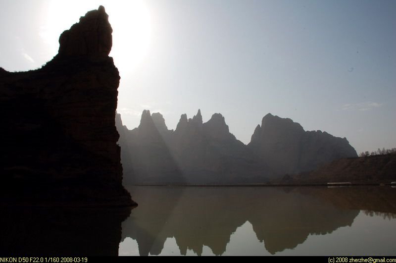 炳灵寺眺望刘家峡水库 environment Binglingsi Grotto by zherzhe.