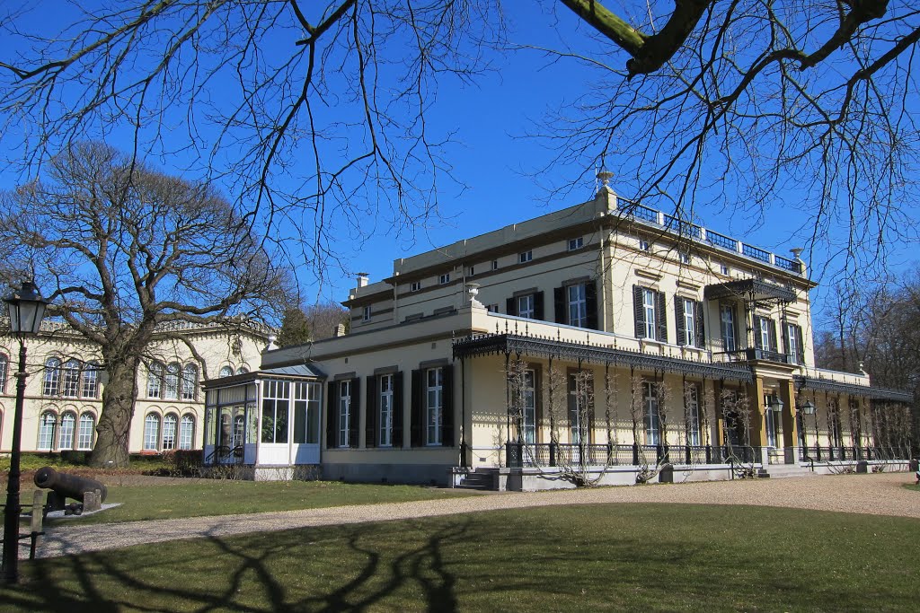 The formerly residence of the commandant of Bronbeek, now a National Cultural Monument by Henq