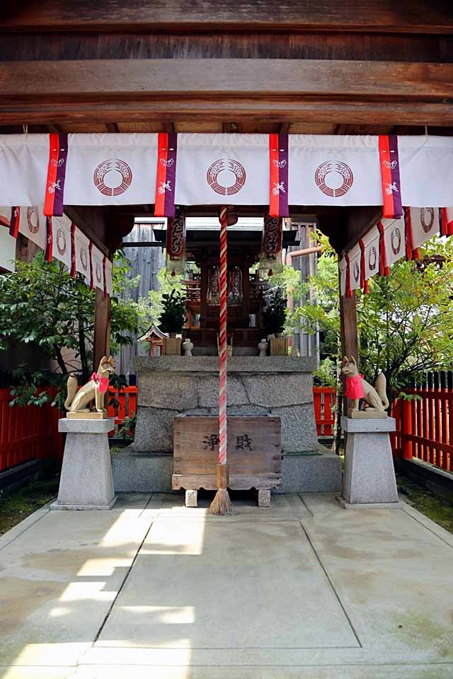 Nanji-inari Shrine, Ten'nei-ji Temple by nutakku