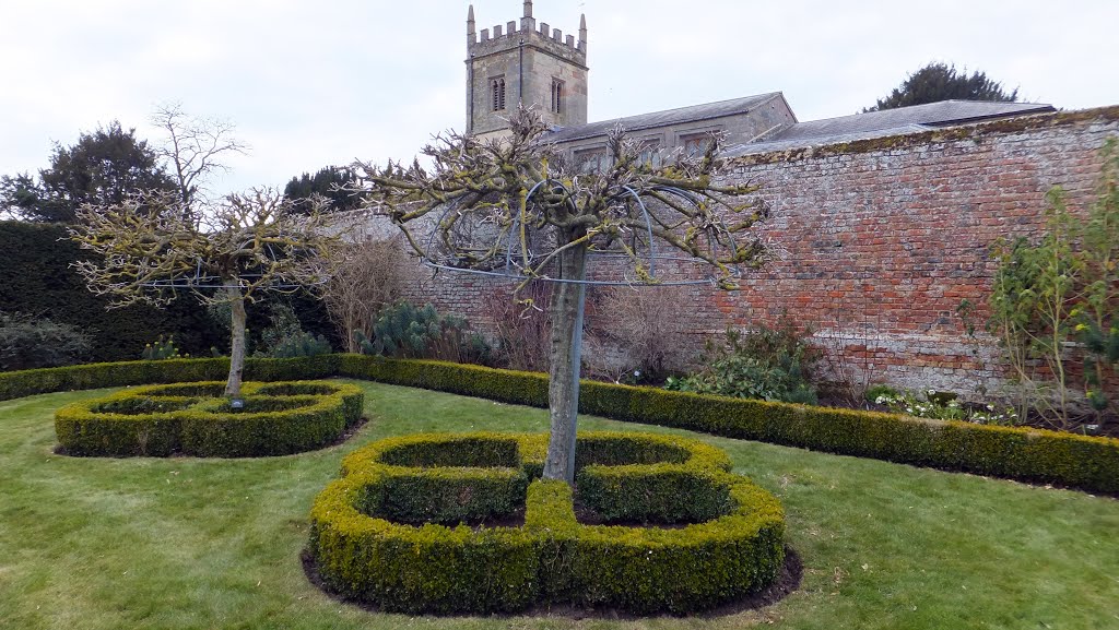 Coughton Court grounds by muba