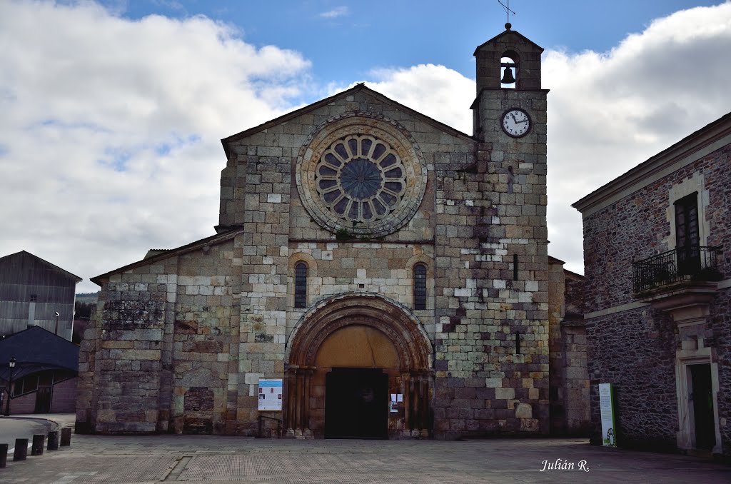 Monasterio de Santa María de Meira by Julián R.